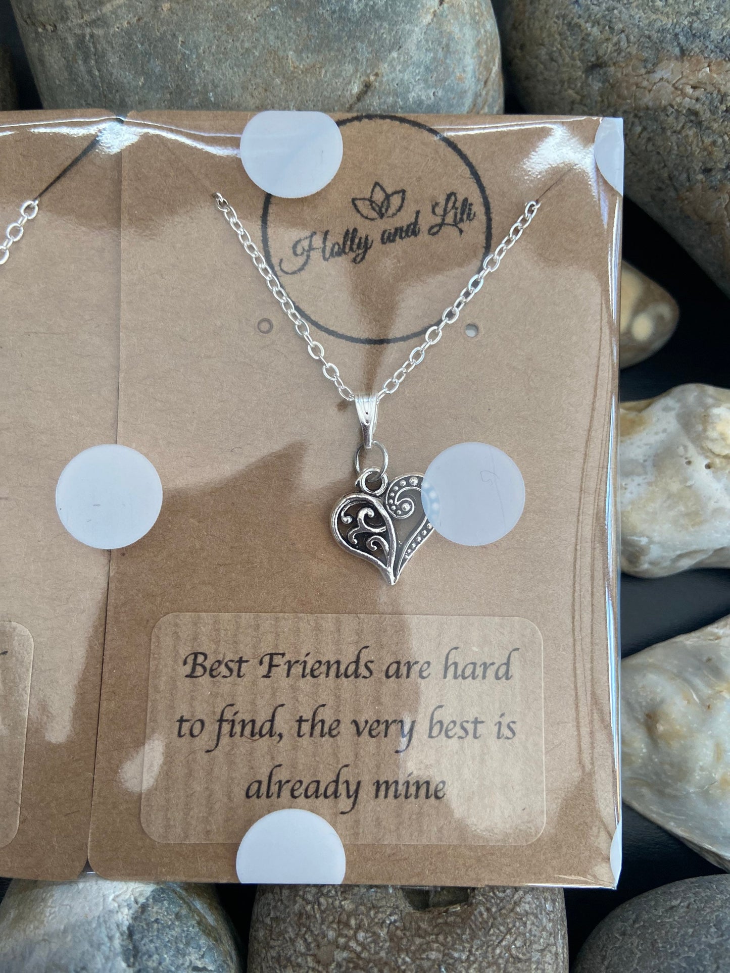 Best Friends Heart pendant Necklaces Gift Set - Best Friends / Mother & Daughter - Personalise your 2 Necklace gift Set with your own words…