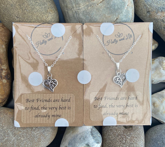 Best Friends Heart pendant Necklaces Gift Set - Best Friends / Mother & Daughter - Personalise your 2 Necklace gift Set with your own words…