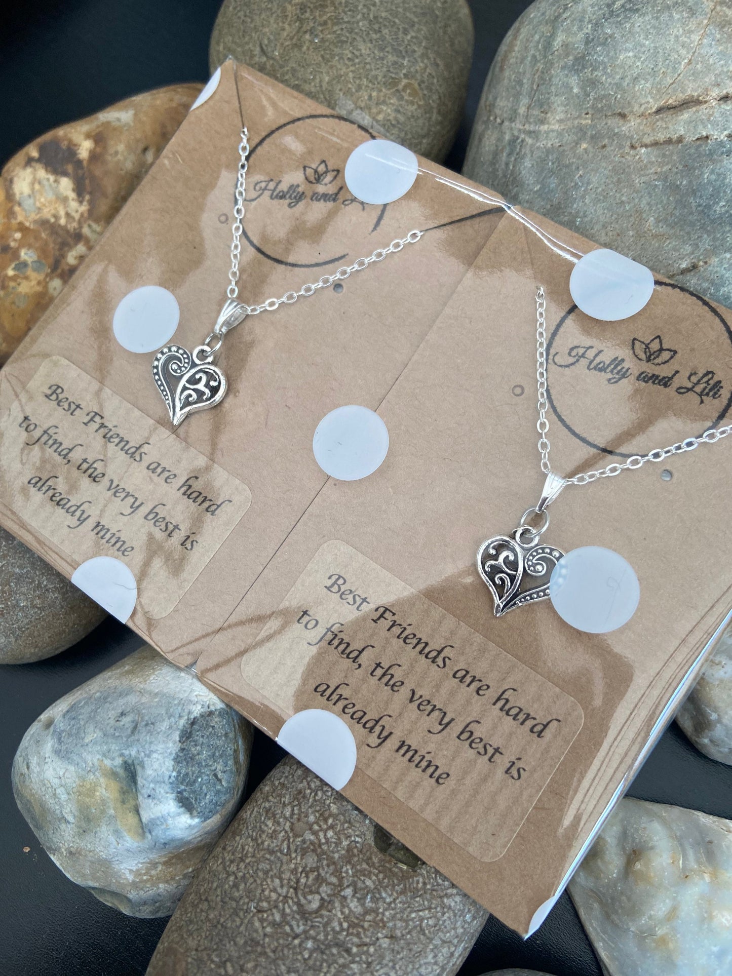 Best Friends Heart pendant Necklaces Gift Set - Best Friends / Mother & Daughter - Personalise your 2 Necklace gift Set with your own words…